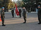 Dem Streitkräftekommandanten wird zur Flaggenparade gemeldet. (Bild öffnet sich in einem neuen Fenster)