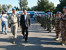Ban Ki-Moon und Generalmajor Wolfgang Jilke schreiten die Front ab. (Bild öffnet sich in einem neuen Fenster)