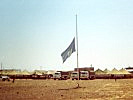 Die UN-Flagge am 26. Juni 1974, einen Tag nach dem Unfall auf Halbmast. (Bild öffnet sich in einem neuen Fenster)