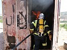 "Fire Safety Training": Übung der Brandschutzgruppe. (Bild öffnet sich in einem neuen Fenster)