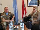 Kneissl im Gespräch mit dem UNIFIL-Kommandanten. (Bild öffnet sich in einem neuen Fenster)