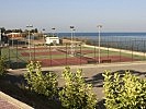 Sporteinrichtungen wie Tennis-, Fußball- und Squashplätze... (Bild öffnet sich in einem neuen Fenster)