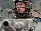 ...und ein Richtsch�tze hinter der 2-cm-Kanone des Sch�tzenpanzers. (Bild &ouml;ffnet sich in einem neuen Fenster)