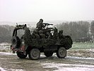 Als Fahrzeuge verwenden sie vor allem gel�ndeg�ngige Pinzgauer... (Bild &ouml;ffnet sich in einem neuen Fenster)