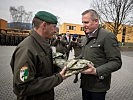 Minister of Defence Mario Kunasek personally handed over the new clothing. (Image opens in new window)