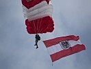 Die Fallschirmspringer des Jagdkommandos. (Bild öffnet sich in einem neuen Fenster)