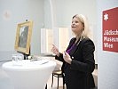 Ministerin Tanner übergibt Gemälde an Jüdisches Museum. (Bild öffnet sich in einem neuen Fenster)