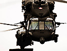 Im Mai üben "Black Hawk"-Piloten Absetzverfahren der Spezialeinsatzkräfte. (Bild öffnet sich in einem neuen Fenster)