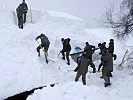 Februar: In Osttirol und Kärnten stehen hunderte Soldaten im Schneeeinsatz. (Bild öffnet sich in einem neuen Fenster)