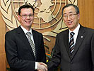 Mai: Minister Darabos trifft in New York UN-Generalsekretär Ban Ki-Moon. (Bild öffnet sich in einem neuen Fenster)