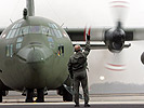 Eine C-130 "Hercules" bricht auf, um die Truppen im Tschad zu versorgen. (Bild öffnet sich in einem neuen Fenster)