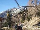 Hubschrauber-Teams helfen im November bei der Bekämpfung von Waldbränden. (Bild öffnet sich in einem neuen Fenster)