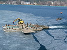 Das Bundesheer hilft im März einen Eisstau am Klopeiner See aufzulösen. (Bild öffnet sich in einem neuen Fenster)