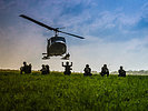 Im Sommer üben Infanteristen und Hubschrauber die Zusammenarbeit. (Bild öffnet sich in einem neuen Fenster)