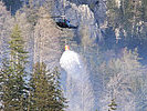 Heeres-Hubschrauber unterstützen Feuerwehren bei einem Waldbrand im Mai. (Bild öffnet sich in einem neuen Fenster)