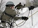 Im Februar helfen Soldaten der Bevölkerung gegen die Schneemassen. (Bild öffnet sich in einem neuen Fenster)