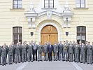 Der Oberbefehlshaber mit den Teilnehmern des 19. Generalstabslehrgangs. (Bild öffnet sich in einem neuen Fenster)