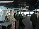 Auch Reisen stehen am Programm, wie hier der Besuch eines US-Kriegsschiffs. (Bild öffnet sich in einem neuen Fenster)