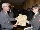 Das Dekret zur bestandenen Offiziersausbildung und Ernennung zum Leutnant. (Bild öffnet sich in einem neuen Fenster)