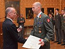 Leutnant Engleitner erhielt den Ehrenring in Gold. (Bild öffnet sich in einem neuen Fenster)