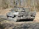 Die Kampfpanzer "Leopard" 2A4 überwachen das weitere Vorgehen. (Bild öffnet sich in einem neuen Fenster)