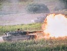 Kampfpanzer "Leopard" 2A4 beim Gefechtsschießen. (Bild öffnet sich in einem neuen Fenster)
