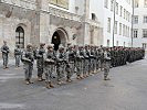 Die Soldaten beim gemeinsamen Antreten an der Akademie. (Bild öffnet sich in einem neuen Fenster)