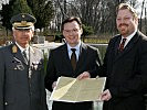 v.l.n.r.: Generalmajor Sinn, Minister Darabos, Bürgermeister Müller. (Bild öffnet sich in einem neuen Fenster)