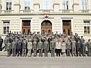 Die Teilnehmer des Symposiums vor der Heeresunteroffiziersakademie. (Bild öffnet sich in einem neuen Fenster)