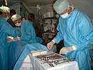Ein &Auml;rzteteam des Bundesheeres in einem Feldspital.