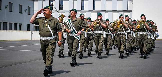 Die Militärmusik Burgenland bei den Seefestspielen in Mörbisch.