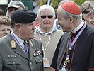 General Entacher im Gespräch mit Kardinal Schönborn. (Bild öffnet sich in einem neuen Fenster)