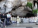 Heilige Messe an der Grotte der Marienerscheinung. (Bild öffnet sich in einem neuen Fenster)