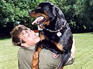 W&auml;hrend der Ausbildung wird der Hund voll in die Familie des Hundef&uuml;hrers integriert.