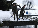 Zwei steirische Soldaten bei der Arbeit. (Bild öffnet sich in einem neuen Fenster)