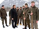 Am 13. Februar besuchte Minister Platter die Hilfskräfte in Bad Ischl... (Bild öffnet sich in einem neuen Fenster)