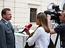 Militärkapellmeister Lackner im ORF-Interview mit Siegrid Maurer. (Bild öffnet sich in einem neuen Fenster)