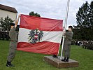 Zu Beginn des Festakts wird die Bundesdienstflagge gehisst. (Bild öffnet sich in einem neuen Fenster)