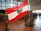 Zu Beginn des Festaktes wird die Dienstflagge gehisst. (Bild öffnet sich in einem neuen Fenster)