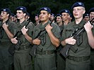 ... das blaue Barett, die Soldaten der Versorgungstruppe... (Bild öffnet sich in einem neuen Fenster)