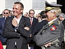 Nationalratsabgeordneter Mario Kunasek und Generalmajor Bernhard Bair. (Bild öffnet sich in einem neuen Fenster)