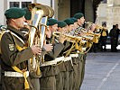 Die Militärmusik Steiermark spielte den "9er Alpenjäger-Marsch". (Bild öffnet sich in einem neuen Fenster)