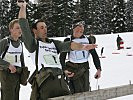 Die Mannschaft vom Militärkommando Oberösterreich beim Handgranatenwurf. (Bild öffnet sich in einem neuen Fenster)