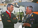 Brigadier Karl Gruber im Gespräch mit Oberst Doro Kowatsch. (Bild öffnet sich in einem neuen Fenster)