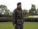 Major Peter Schwarzinger kommandiert den Festakt. (Bild öffnet sich in einem neuen Fenster)