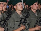 Das grüne Barett tragen Soldaten der ABC-Abwehrkompanie... (Bild öffnet sich in einem neuen Fenster)