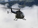 Die Hubschrauber durchfliegen den tiefen Nebel... (Bild öffnet sich in einem neuen Fenster)