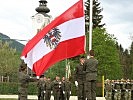 Zu Beginn der Feierstunde wird die österreichische Bundesflagge gehisst. (Bild öffnet sich in einem neuen Fenster)