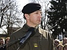 Bataillonskommandant Oberst Klaus Jäger begrüßt Soldaten und Gäste. (Bild öffnet sich in einem neuen Fenster)