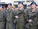 Diese Soldaten tragen das blaue Barett der Sanitätstruppe. (Bild öffnet sich in einem neuen Fenster)